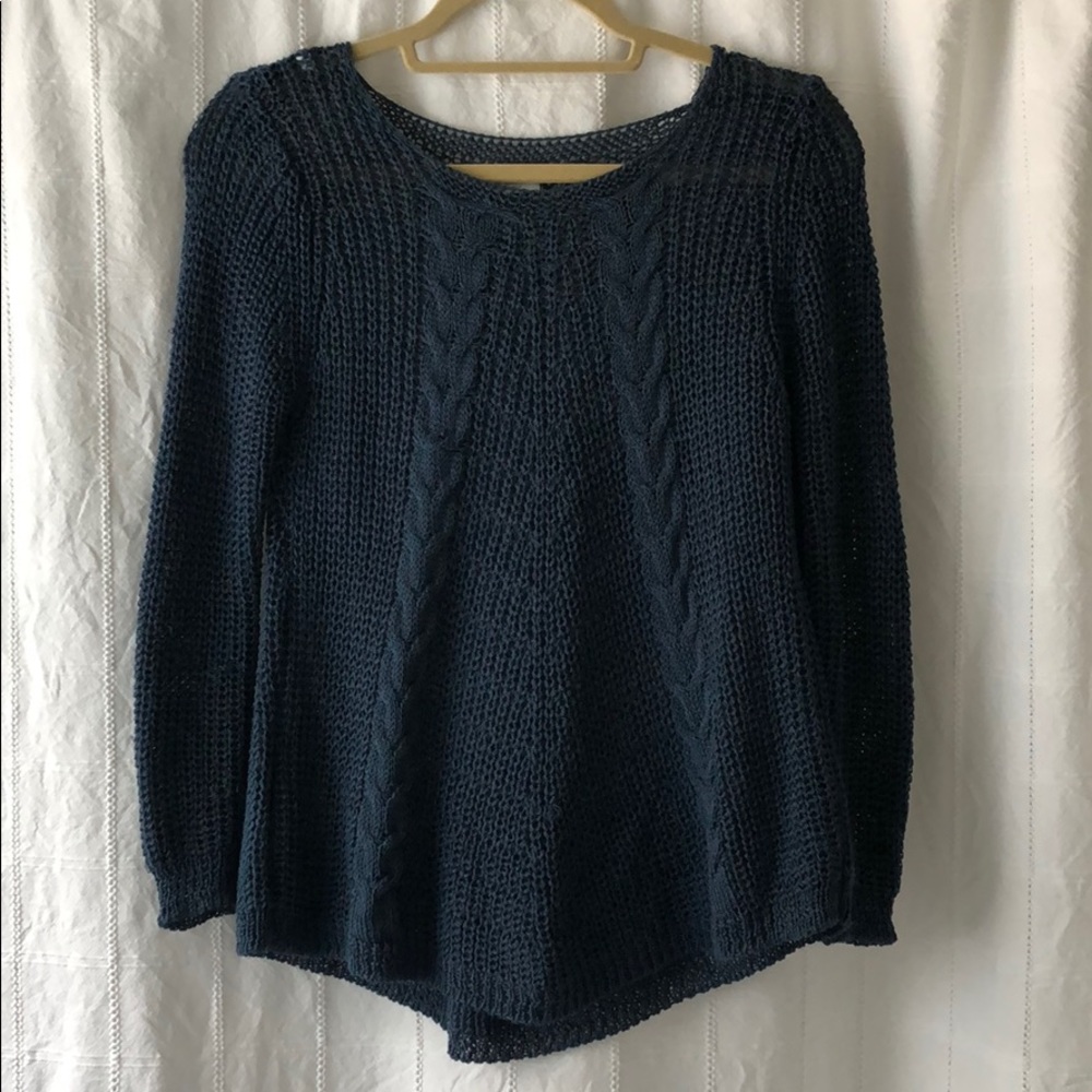 ‼️3/$20 or 4/$25‼️ Femme Fatale light knit sweater